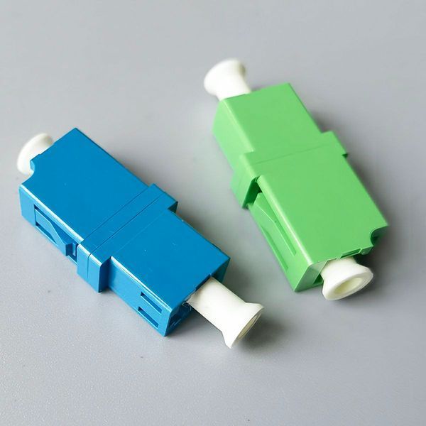 Оптический адаптер LC/UPC-LC/UPC SM Simplex (LC мама - LC мама, LC female - LC female Fiber Optic Connector Adapter) (50шт/пак) FT-LC-UPC-SM-S-1 фото