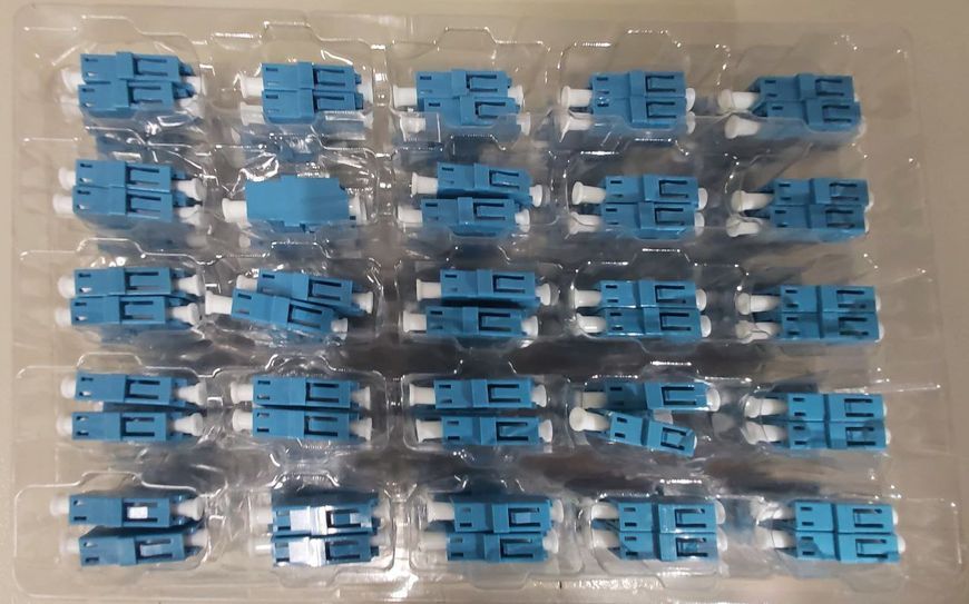 Оптический адаптер LC/UPC-LC/UPC SM Simplex (LC мама - LC мама, LC female - LC female Fiber Optic Connector Adapter) (50шт/пак) FT-LC-UPC-SM-S-1 фото